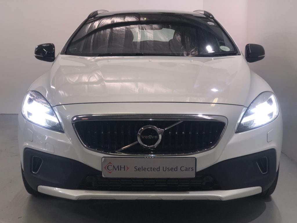 Volvo V40 Cross Country Front View