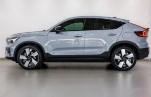 all-electric-compact-suv-c-40-side-view