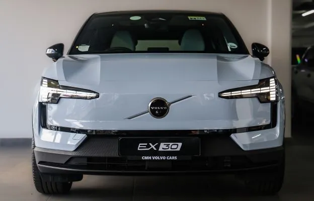 electric-suv-volvo-ex-30-front-view