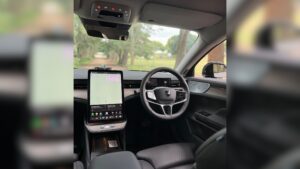 All-Electric Volvo ES90 Infortainement Cluster