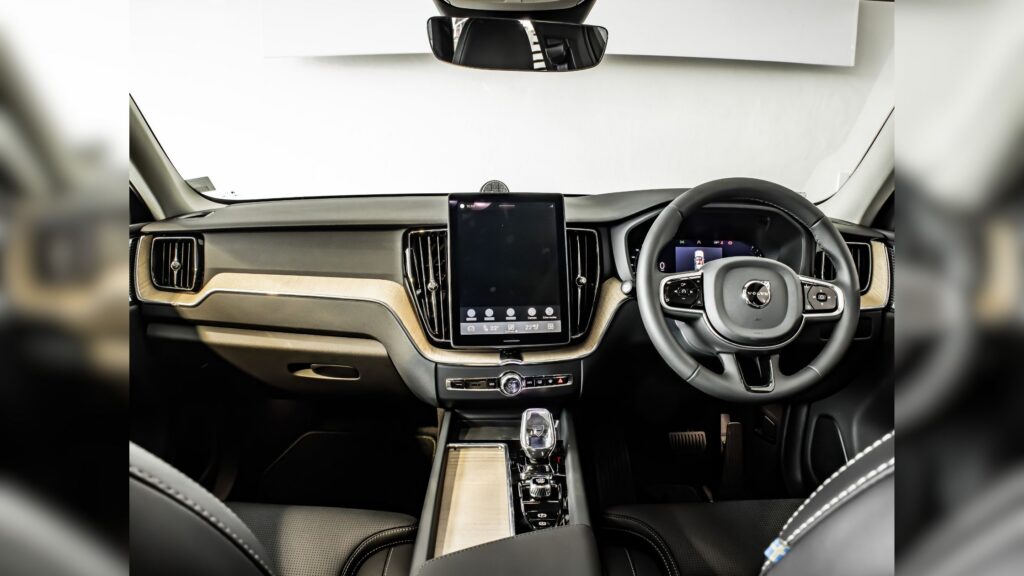 CMH Volvo Cars Fourways front image of the XC60 - 2