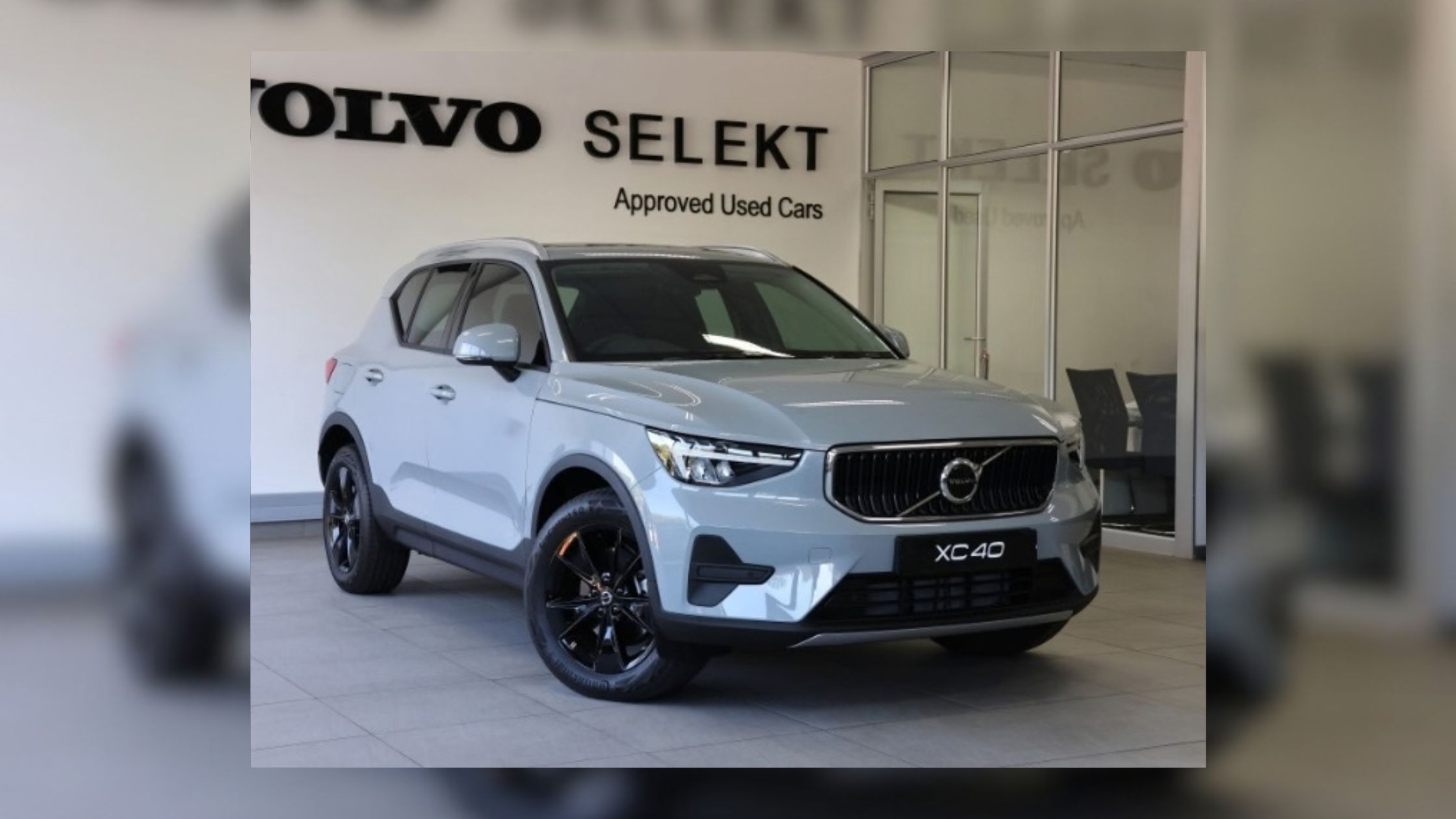 Volvo XC40 Side Angle
