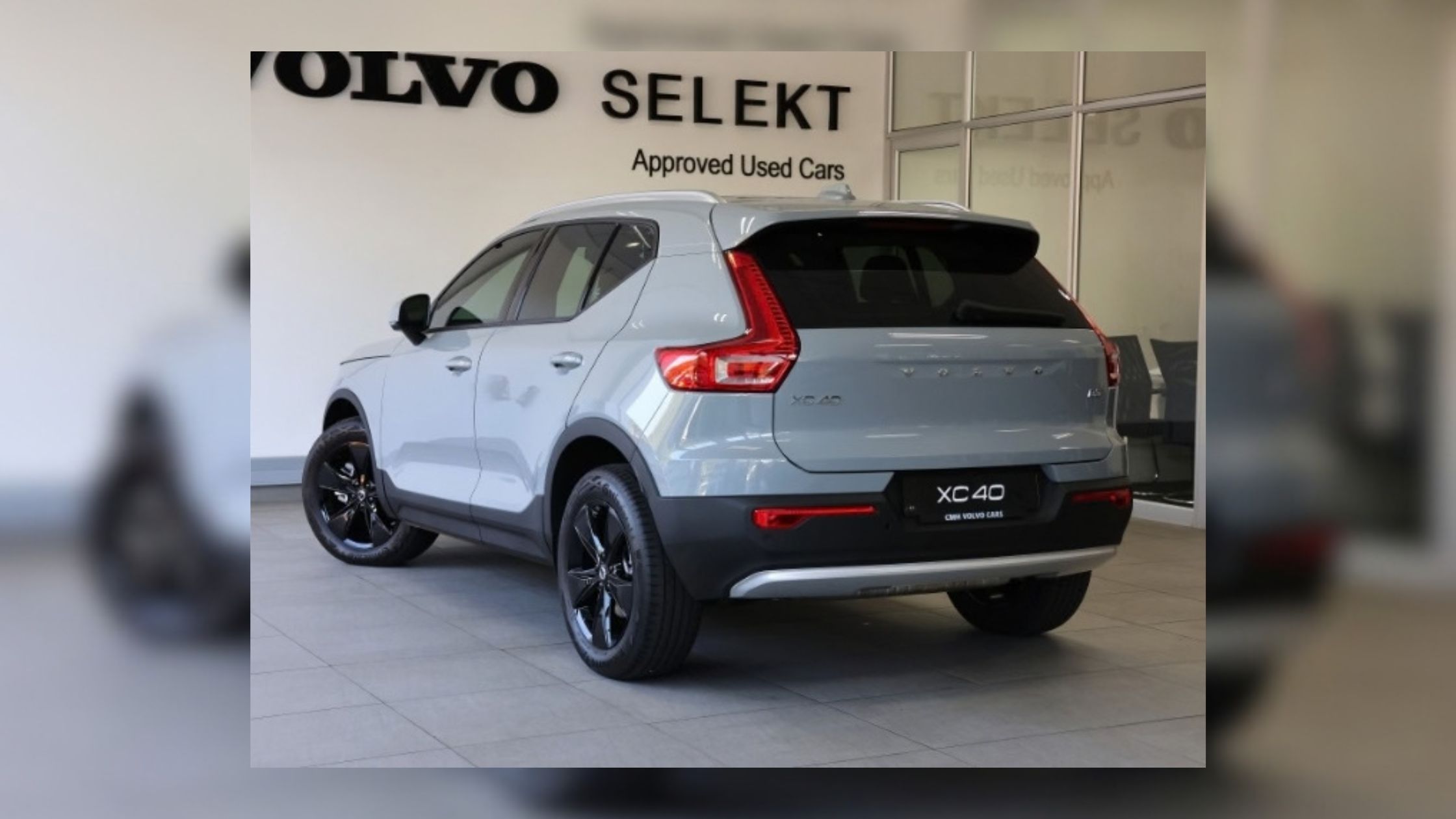 Volvo XC40 back