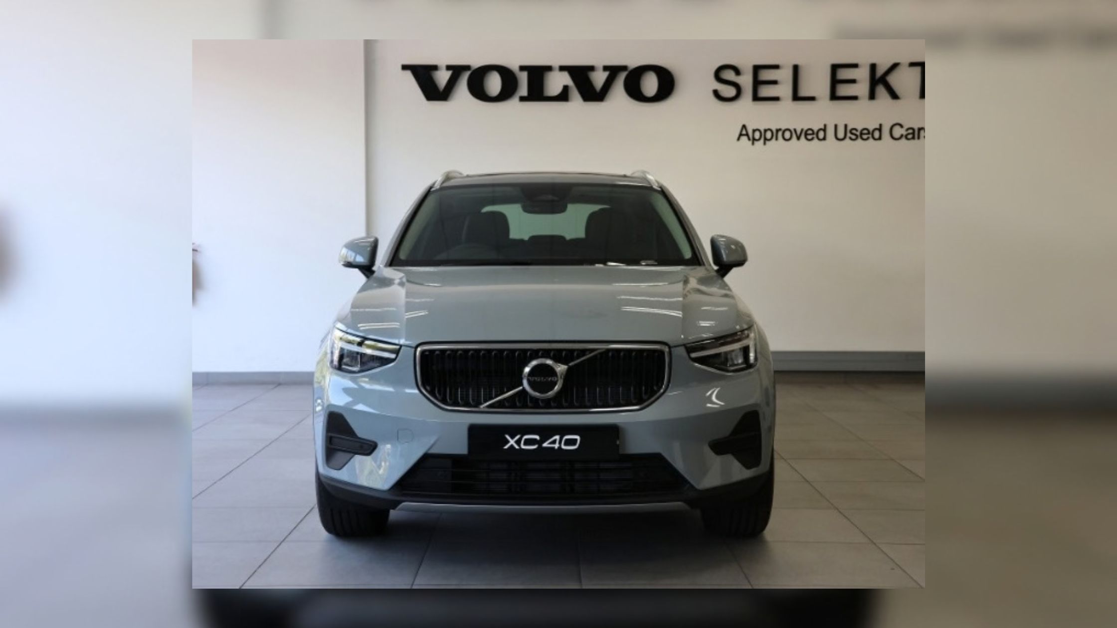 Volvo XC40 front